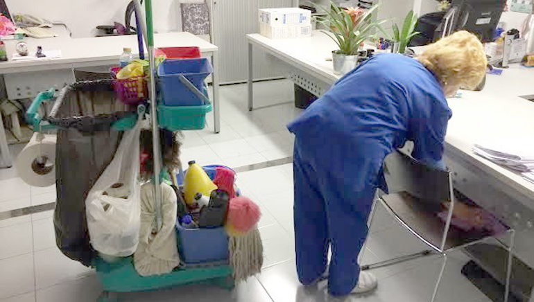 Se crear una lista de espera para trabajar como limpiadora en el Ayuntamiento de Totana